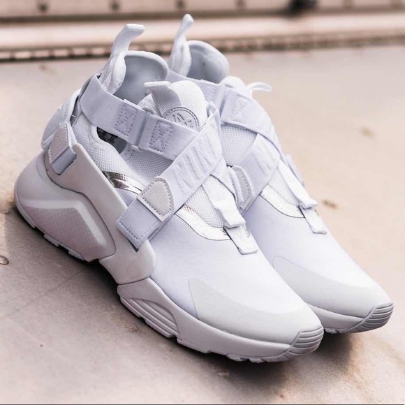 SOLD-NIKE HUARACHE CITY WOMEN'S SIZE 7.5 BRAND NEW - Picture 2 of 8